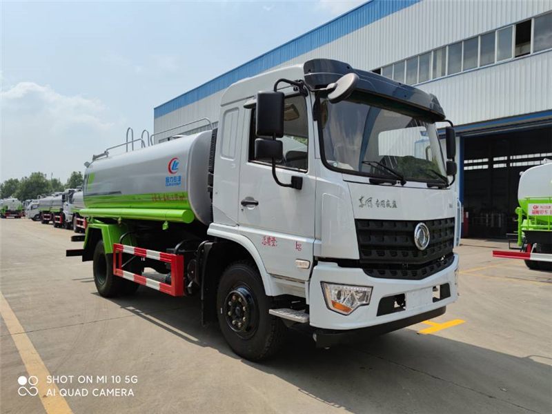 東風(fēng)10-12噸綠化噴灑車