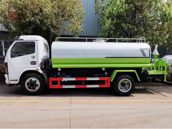 東風(fēng)10方灑水車